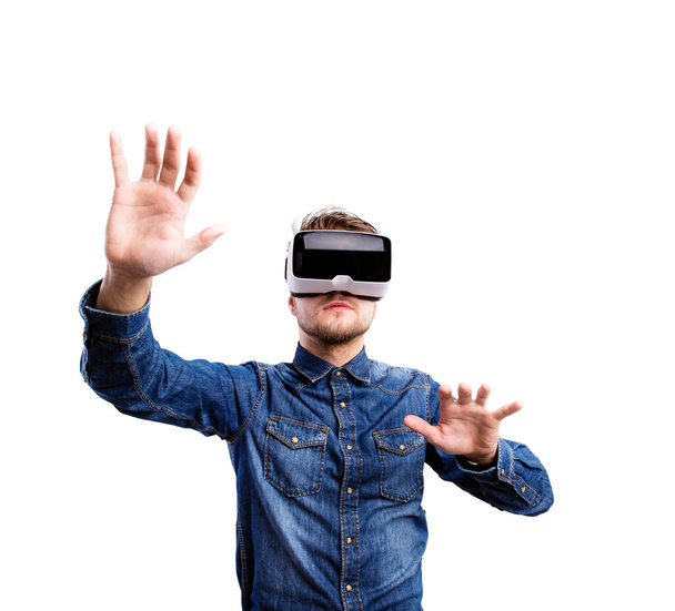 Man wearing virtual reality goggles. Studio shot, white backgrou - Foto, Imagem