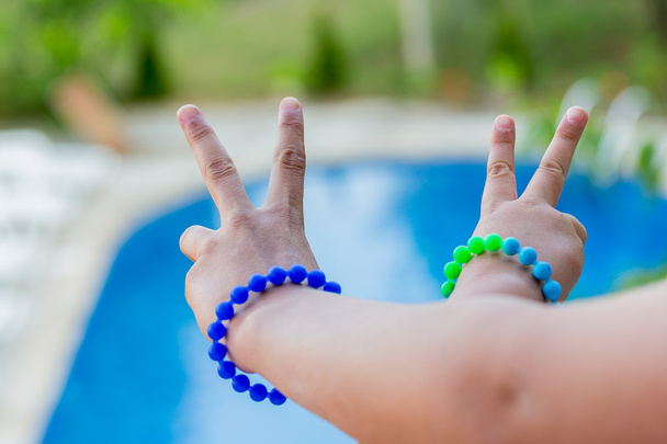 children's hands gesture of victory - Photo, Image