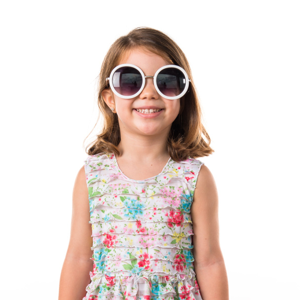 Fille heureuse avec des lunettes de soleil
 - Photo, image
