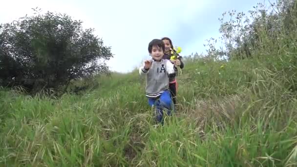 Kids run in the wild - Footage, Video