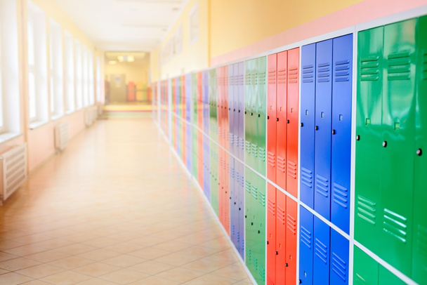 Kleurrijke metalen lockers - Foto, afbeelding