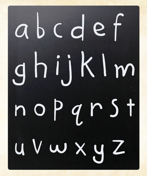 Alfabeto inglés completo escrito a mano con tiza blanca en un blac
 - Foto, imagen