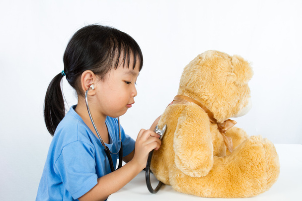 Asian Little Chinese Girl Playing Doctor with Teddy Bear - Foto, imagen