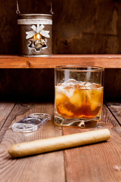 glass of whiskey and cigar - Фото, изображение