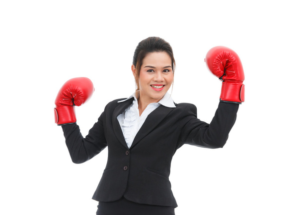 Azjatycki biznes kobieta z Rękawice bokserskie na białym tle na białym tle - Zdjęcie, obraz