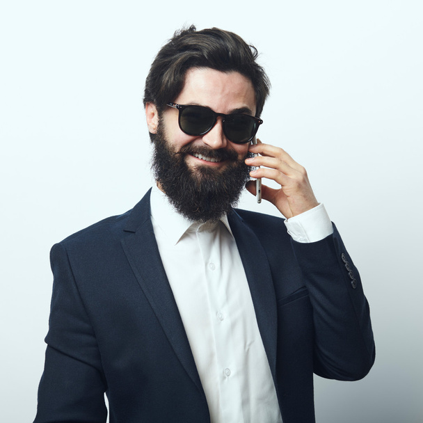 Young businessman talking on his cellphone - Photo, Image