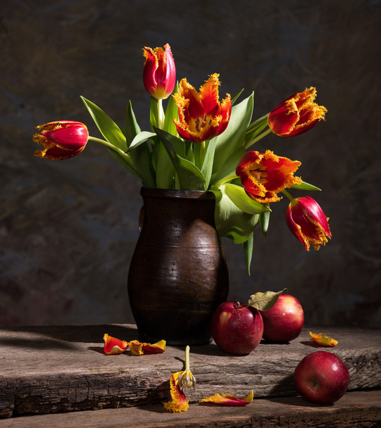 Beautiful tulips and red apples - Photo, Image