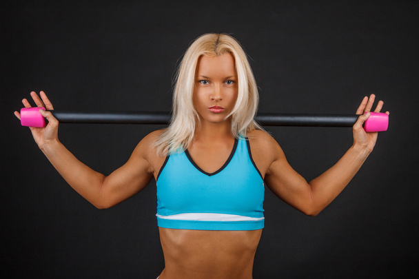 Blonďatá fitness žena dělá cvičení - Fotografie, Obrázek