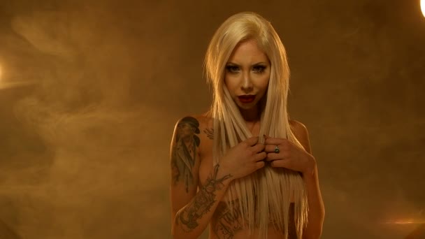 Sexy woman covered in tattoos - Footage, Video