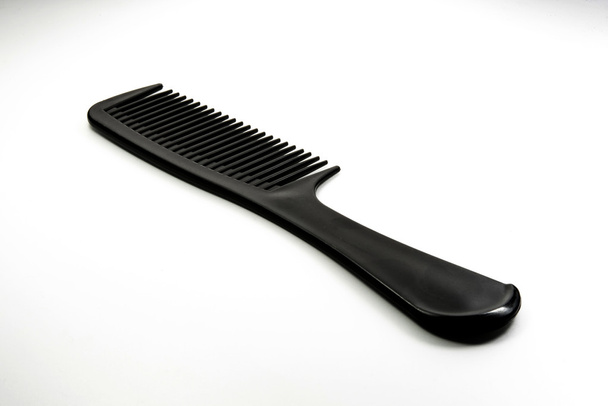 чорний перукарський інструмент на білому тлі
  - Фото, зображення