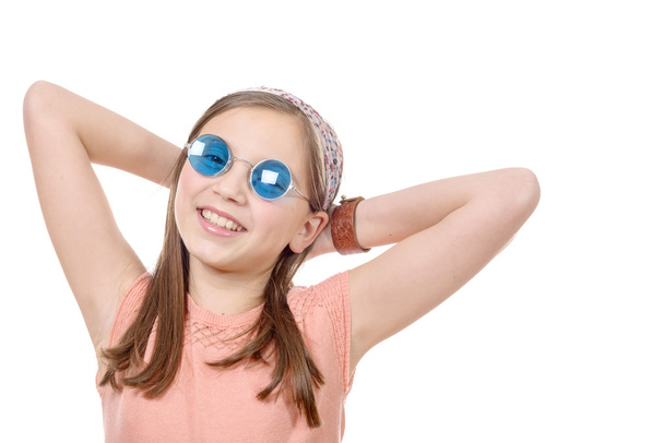 portréja egy fiatal tizenéves lány-kék szemüveg, fehér - Fotó, kép