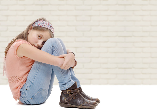 pre-teen girl sad  is sitting on the floor - Zdjęcie, obraz