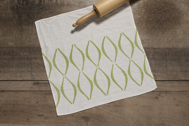 Square Table Napkin with Green Concave Lines Alalong Rolling P
 - Фото, изображение