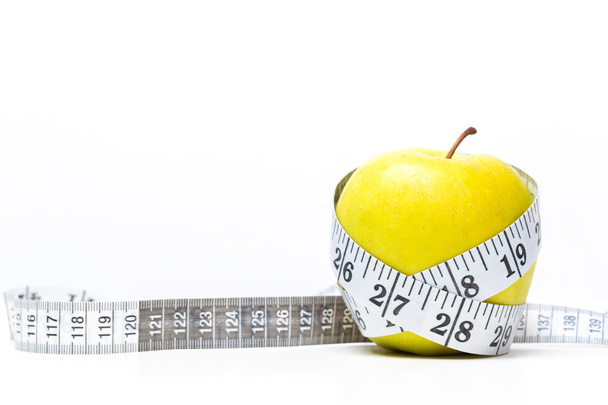 apple with measuring tape - Foto, afbeelding