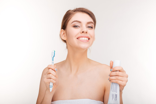 Beauty portrait of cheerful young woman with toothpaste and toothbrush - Photo, image