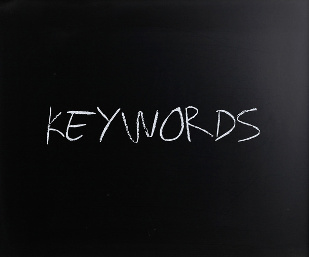 kelime "anahtar kelimeler üzerine bir yazı tahtası Beyaz tebeşir ile el yazısı" - Fotoğraf, Görsel