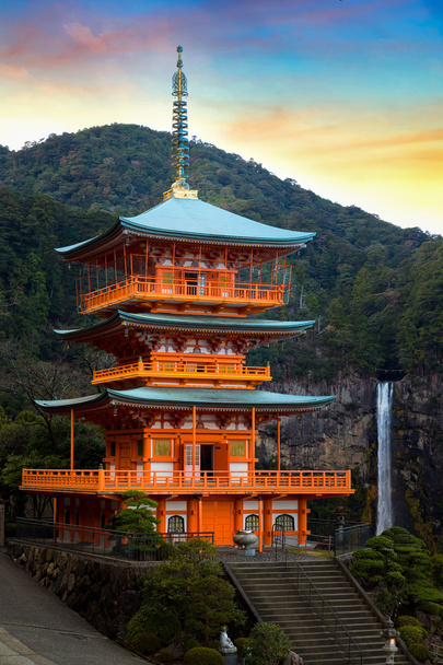 Pagoda of Seiganto-ji temppeli Wakayamassa, Japanissa
 - Valokuva, kuva