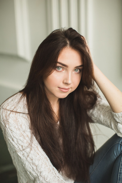 Portrait of a young lady in photostudio interior - Fotografie, Obrázek