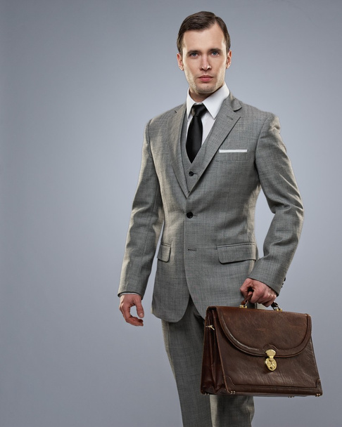 бизнесмен с портфелем - Фото, изображение