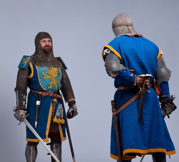 中世の騎士2人が戦う - 写真・画像