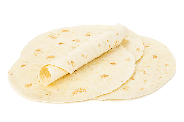 Στρογγυλή σιτάρι tortillas γκρο πλαν απομονώνονται σε λευκό φόντο. Lavash. - Φωτογραφία, εικόνα