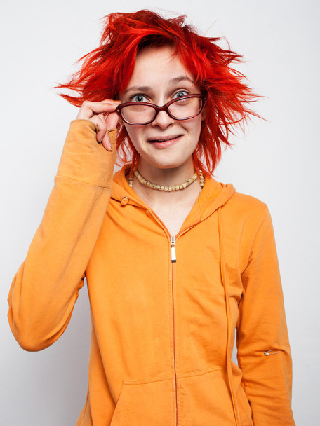  クローズ アップ狂気若い赤毛の少女の肖像画 - 写真・画像