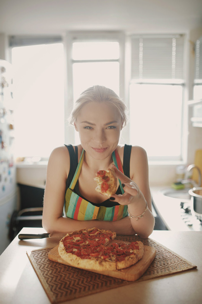 Beautiful girl eating tasty pizza - Fotoğraf, Görsel
