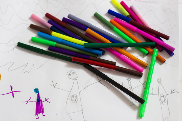 Gyermek vázlat színes ceruza - Fotó, kép