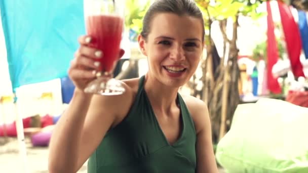 woman raising toast and drinking cocktail - Video, Çekim