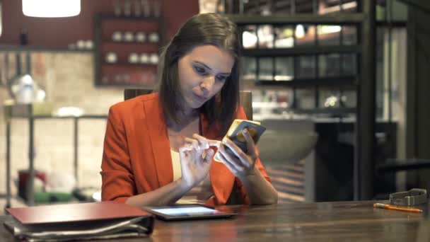 businesswoman comparing data on tablet computer - Séquence, vidéo