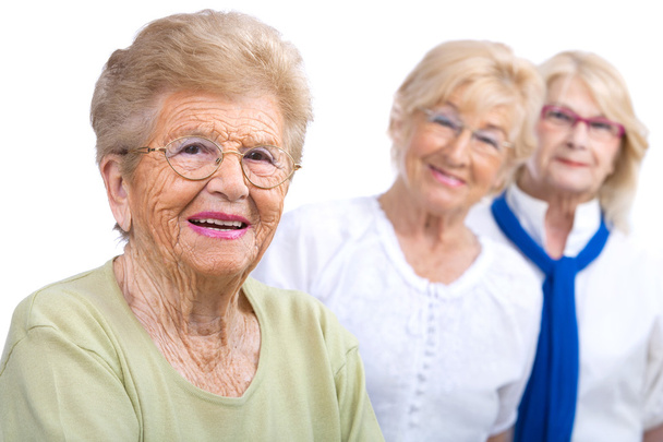 Портрет пожилой женщины с подружками
. - Фото, изображение