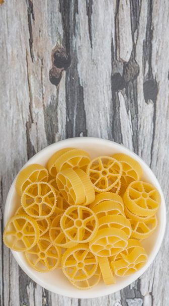 Сушені Rotelle макаронних виробів
 - Фото, зображення