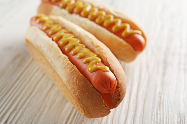 Two hot dogs - 写真・画像