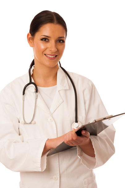 Женщина врач со стетоскопом вокруг шеи писать диагноз на CL
 - Фото, изображение