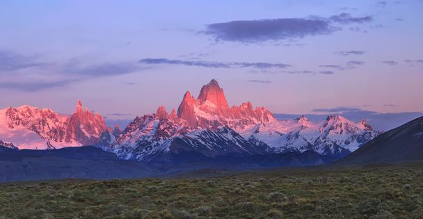 Mount Fitz Roy bij zonsopgang. Nationaal Park Los Glaciares, Patagoni - Foto, afbeelding