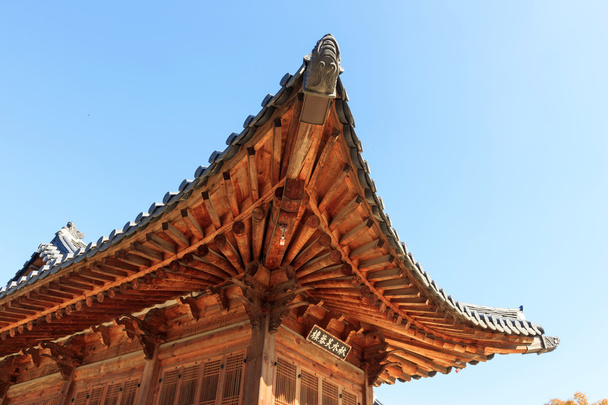 korean traditional wood house in royal palace in seoul, korea. - Φωτογραφία, εικόνα