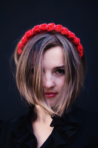 Wreath on girl head. Young beautiful woman portrait with long ha - Foto, Bild