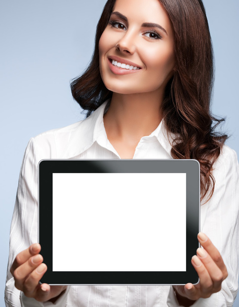 Businesswoman showing blank tablet pc, on grey  - Foto, imagen