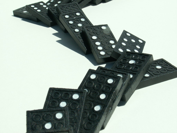 Dominot putoavat
 - Valokuva, kuva
