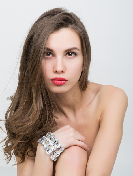close-up portrait of a beautiful girl with red lips, brilliant bracelet on the wrist. Red Sexy Lips and Nails closeup - Foto, Imagen