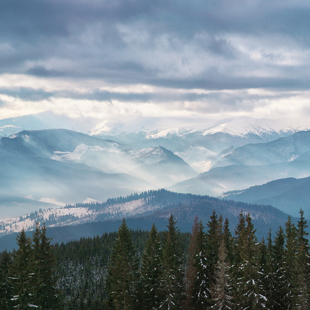 Paesaggio montano invernale - Foto, immagini