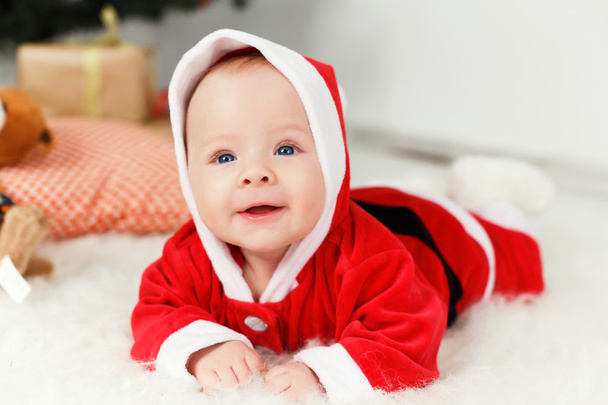 Dulce bebé en traje de santa rojo y blanco
 - Foto, imagen