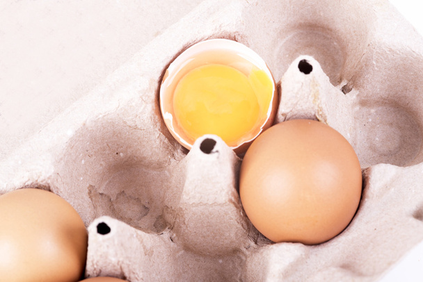 żółtko jaja w pojemniku - Zdjęcie, obraz