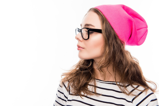 Seitenansicht Porträt des netten Mädchens mit rosa Hut und Brille - Foto, Bild