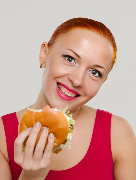 Smiling woman with hamburger - Foto, afbeelding