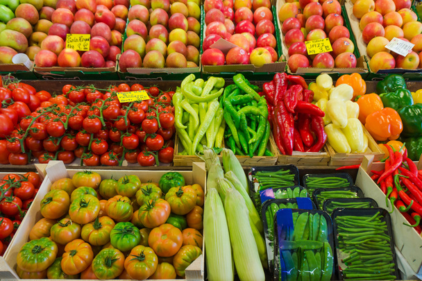 λαχανικά στην αγορά αγροτών. - Φωτογραφία, εικόνα