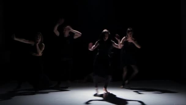 Sensual contemporary dance moves - Materiał filmowy, wideo