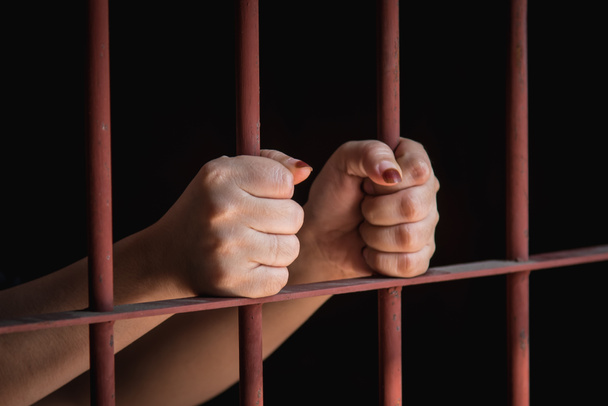 Ręka kobiety w więzieniu - Zdjęcie, obraz