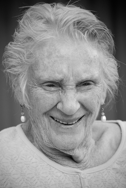 Egy idős hölgy portréja - Fotó, kép