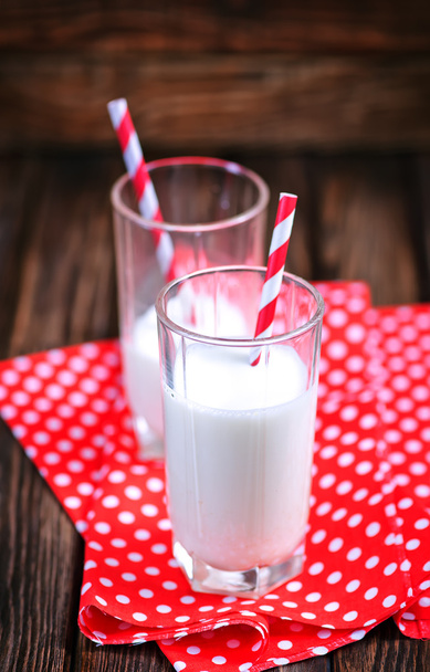 fresh milk in glasses - Foto, imagen